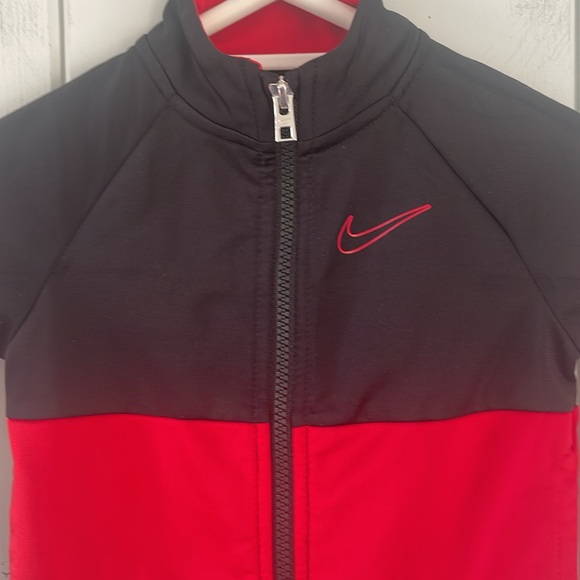 Nike Toddler Tracksuit Jacket Full Zip Colour Block Red Black White 24 months - Picture 2 of 7